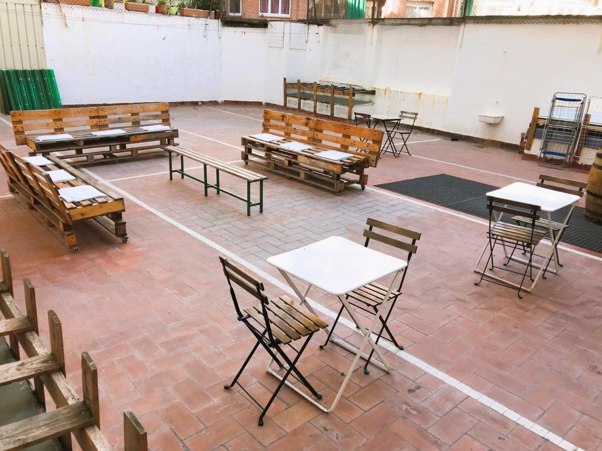 Break N Bed Hostel Barcelona Exterior photo