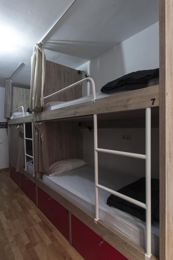 Break N Bed Hostel Barcelona Exterior photo