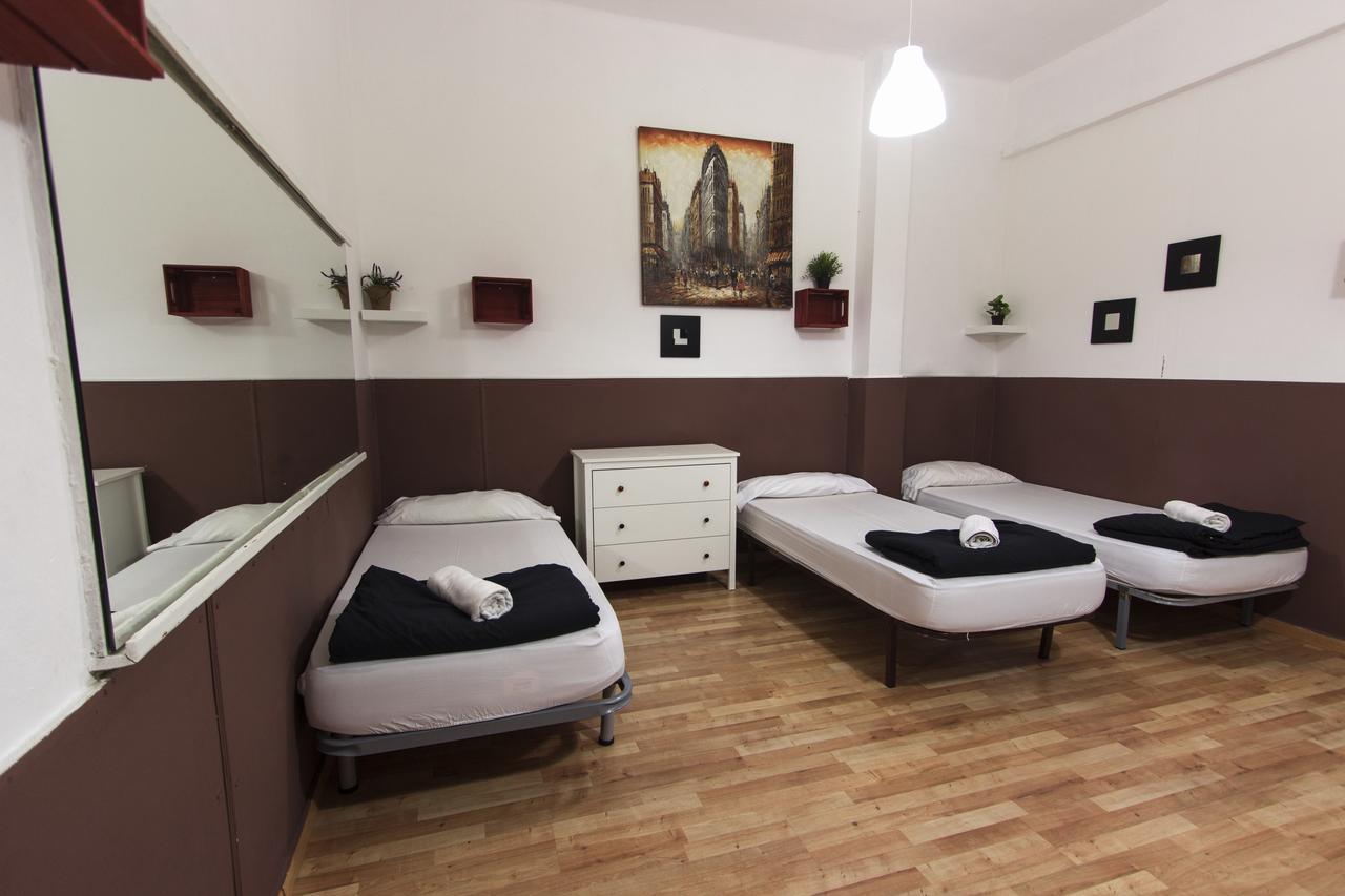 Break N Bed Hostel Barcelona Exterior photo