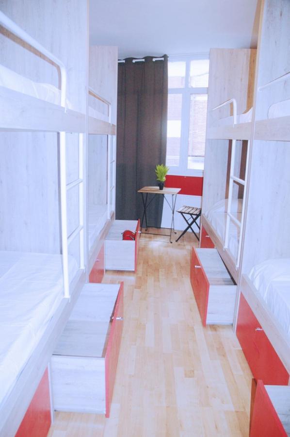 Break N Bed Hostel Barcelona Exterior photo