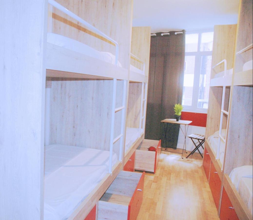 Break N Bed Hostel Barcelona Exterior photo